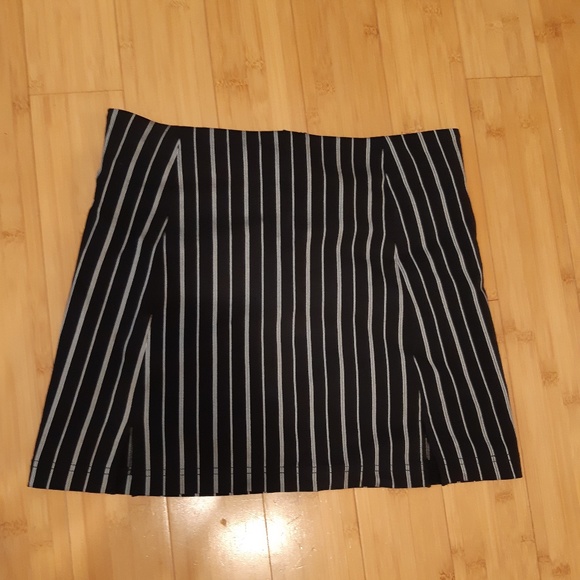 UO stripped mini skirt - Picture 3 of 4